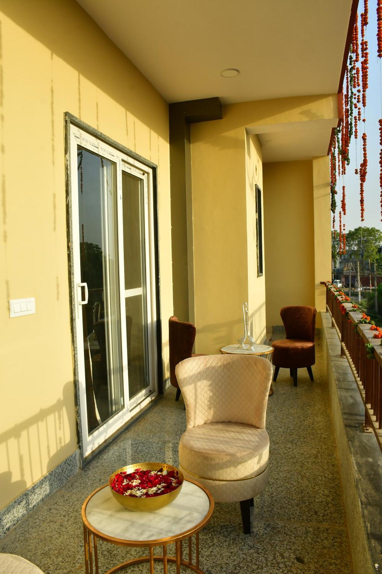Sadabahar Regency Otel Bahora Dış mekan fotoğraf